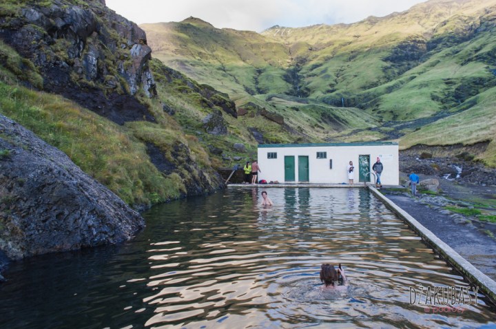 ISLANDIA POUSZCZONY BASEN Seljavallalaug NIKON 192-2