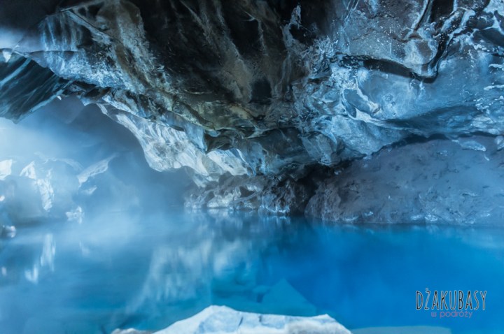 ISLANDIA Grjotagja  jaskinia gorące źródła NIKON 133-2