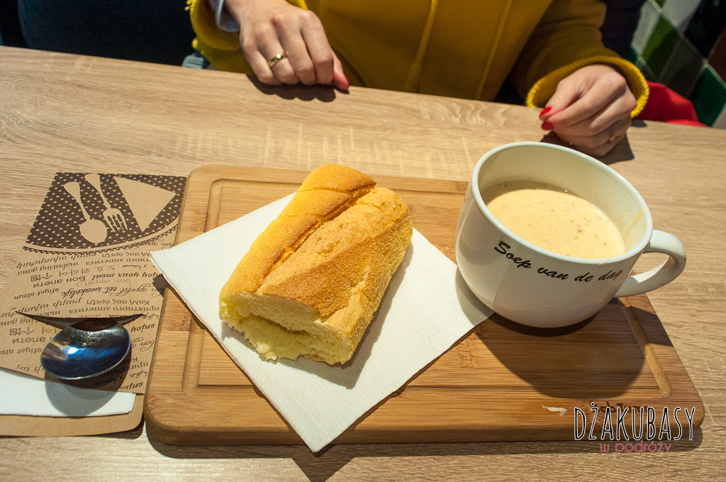 Holandia Rotterdam Hala Targowa (Markthal) 221